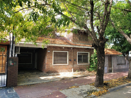 Casa En Venta - Apto Profesional  - San Isidro, Bº Carreras