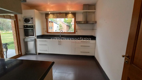 Muy Linda Casa En Lugano- Ref: 2315