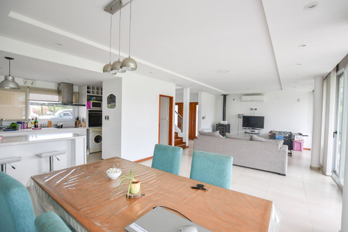 Casa Con Parque Y Pileta, Barrio El Rodeo