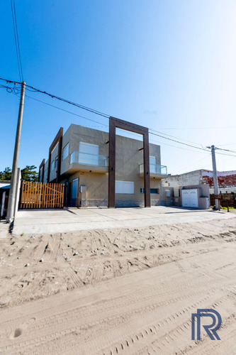 Venta Dúplex 2 Dormitorios Monte Hermoso Con Cochera