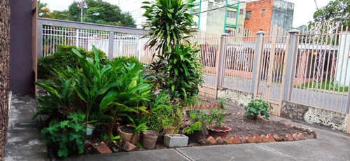 Imagen 2 de 12 de Casa Quinta En Venta En Acarigua, Portuguesa, Centro, Para Vivienda O Empresa, Piscina, Amplio Patio Y Estacionamiento, Inf. 0424-5337900, Cod. 22-5663, Nds 20