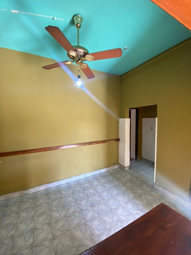 Imagen 4 de 17 de En Venta Casa 3 Amb Con Gge P/ 2 Autos, Amplio Fondo Libre, Terraza Y Local En Lanus (136)