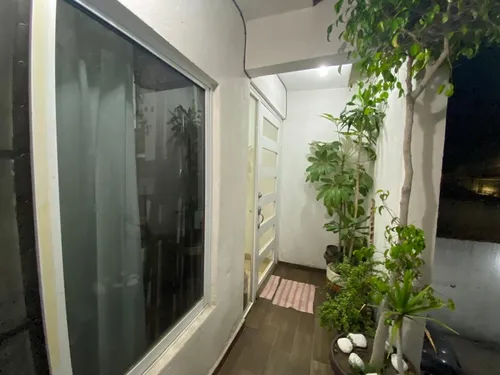 Hermosa Casa Dúplex Recién Renovada Con 4 Recamaras, Amplios Espacios Y Excelente Equipamiento