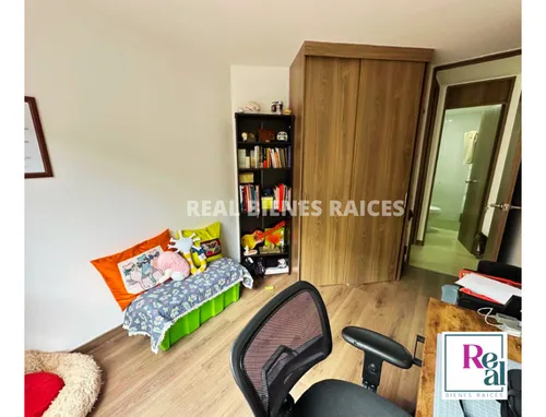 Se Vende Amplio Y Cómodo Apartamento En Unidad Cerrada.