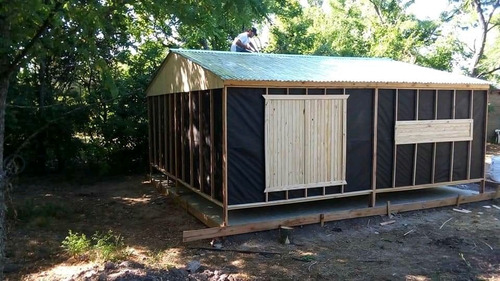 Imagen 16 de 18 de Prefabricada De 25m2 Con Aberturas De Madera Techo De Chapa