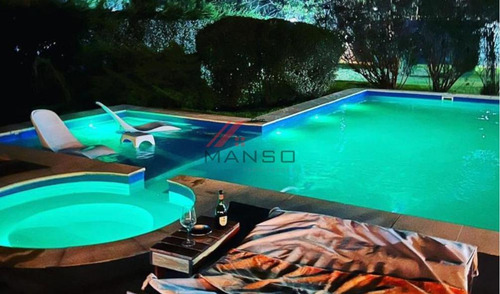 Espectacular Pileta, Quincho Y Un Asombroso Parque A La Venta - 20 De Junio
