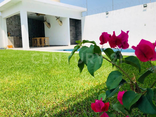 Casa En Venta En El Centro De Oaxtepec, Yautepec, Morelos.