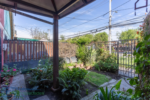 Excelente Casa 3 D 1 B Con Local Comercial Y Estacionamiento