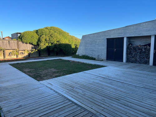 Maravillosa Casa A Pasos De La Playa En La Vega De Pupuya