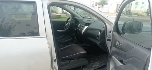 Imagen 6 de 9 de Nissan Np300 2019 2.4 Doble Cabina Se Aa Pack Seg Mt