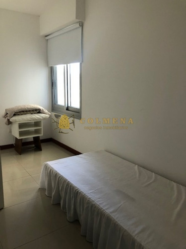 Apartamento En La Brava, De 3 Dormitorios Cuenta Con Excelentes Servicios, Vista Plena Al Mar - Consulte!!!!!!!!-ref:2383