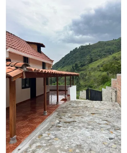Espectacular Finca Con Una Excelente Ubicacion Y Clima