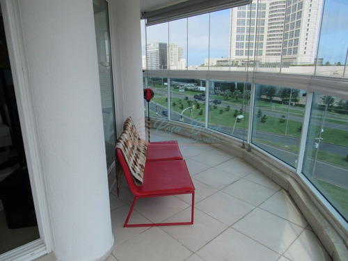 Imagen 9 de 30 de Amplia Planta Con Vista Al Mar En Edificio De Primera Categoría