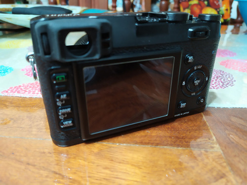 Fujifilm X100F compacta color negro