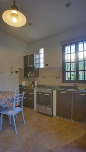 Chalet Estilo Inglés De 3 Dorm. Banfield Este.