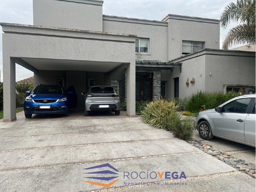 Casa En Venta En Barrio Privado Weston, Moreno