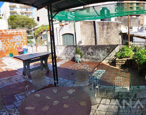 Casa De Pasillo En Barrio Martin, A Reciclar, Excelente Oportunidad.