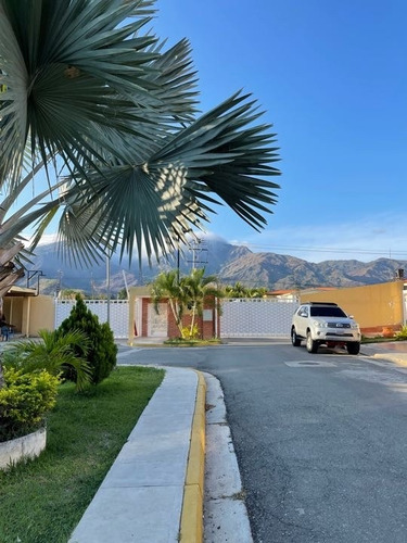 Imagen 5 de 7 de Excelente Townhouse A Estrenar Con Planta Eléctrica En San Diego