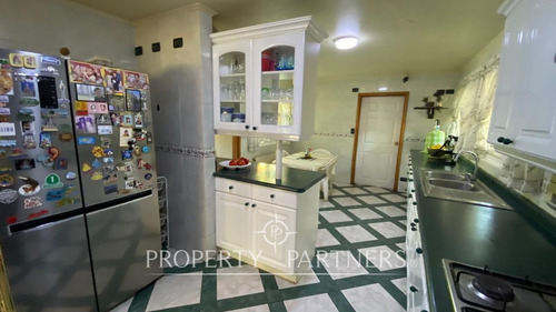 Hermosa Casa De Dos Pisos 270/5600 Con Excelente C...
