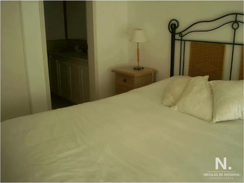 Apartamento De 2 Dormitorios En Edificio Torre Marina , Punta Del Este , Playa Brava