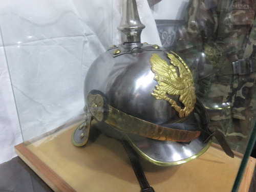Casco De Coracero Prusiano Pickelhaube Replica (Usado)