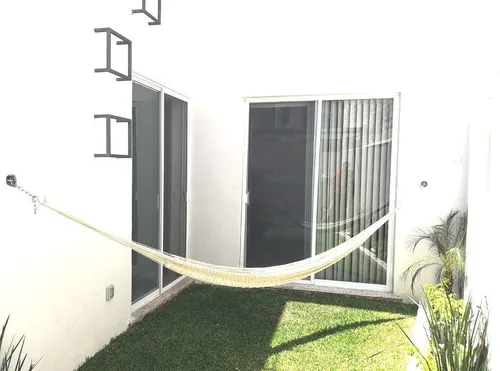 Casa Moderna Con Alberca Y Jardín, En Fraccionamiento Con Seguridad
