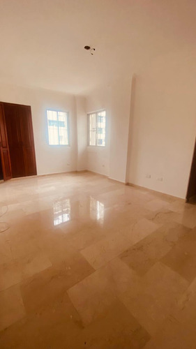 Apartamento En El Exclusivo Ensanche Serralles, Frente A Parque De La Vida.