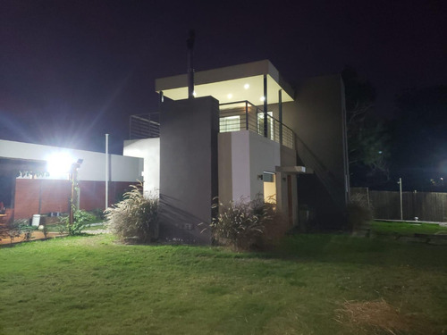 Venta De Casa De 2 Dormitorios En Pinar Sur A Una Cuadra Del Mar.