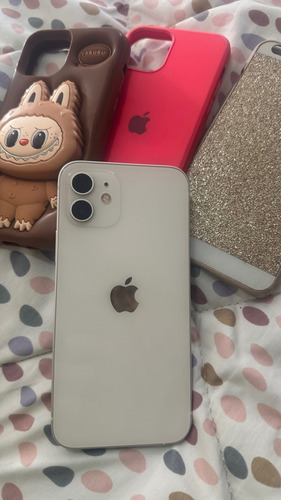 Apple Iphone 12 (128 Gb) - Blanco Con 4 Fundas De Regalo Blanco (Usado)