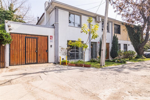 Casa En Venta De 3 Dorm Con Dpto Independiente. Las Condes