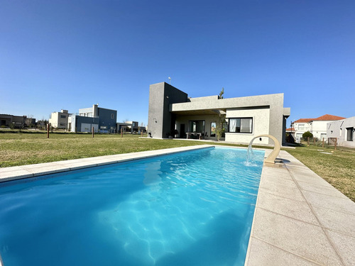Casa En Venta 4 Ambientes En Una Planta Con Pileta - Barrio Privado San Lucas