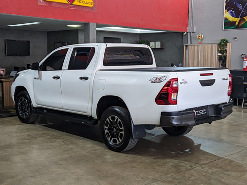 Toyota Hilux 2.8 D-4D TURBO DIESEL CHASSI 4X4 MANUAL
