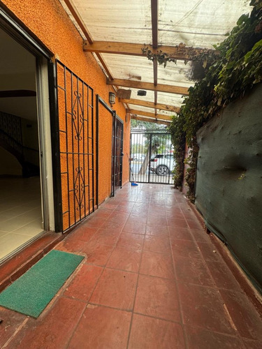 Casa 4 Dormitorios - 4 Baños - Est. ( Estación Central )