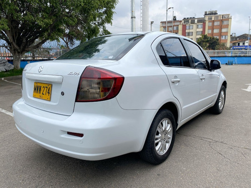 Imagen 10 de 25 de Suzuki Sx4 Glx Sport 2013