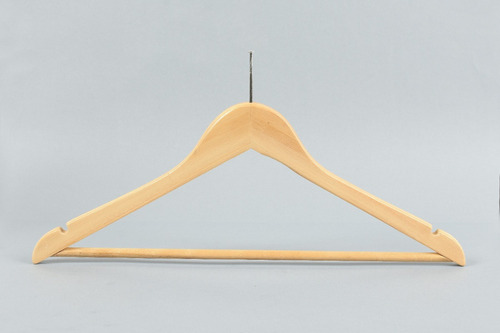 Imagen 1 de 2 de Perchas De Madera Antirrobo 45 Cm X 50 Unidades