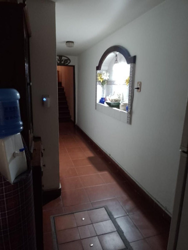 Venta De Casa 4 Dorm., Alsina Al 400- C /pileta