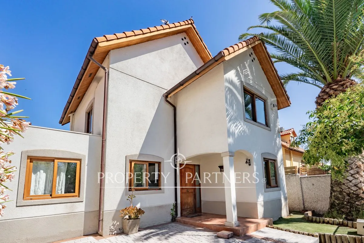 Imagen 1 de 30 de Venta De Hermosa Casa De 3 Pisos, En Condominio, C...