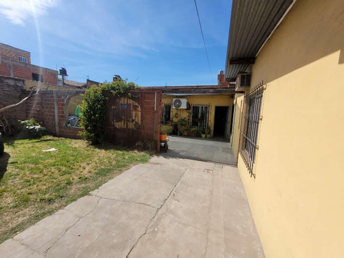Casa En Venta 4 Ambientes Isidro Casanova