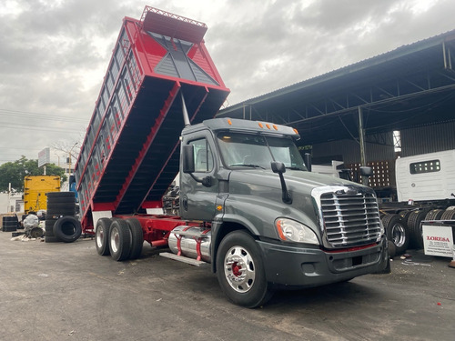 Imagen 1 de 5 de Torton Redilas De 23 Pies Cabina Freightliner Cascadia