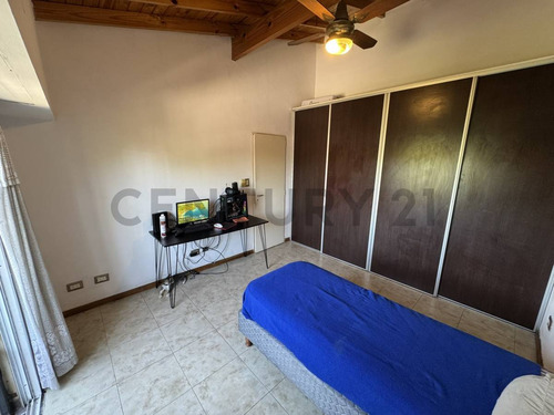 Galpon En Venta Con Local A La Calle + 2 Departamentos De 2 Ambientes En Castelar