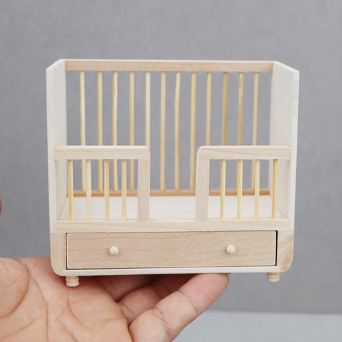 1:12 Dollouse Baby Bed Ced