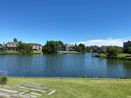 Imagen 12 de 26 de Espectacular Lote Al Lago En La Isla!!
