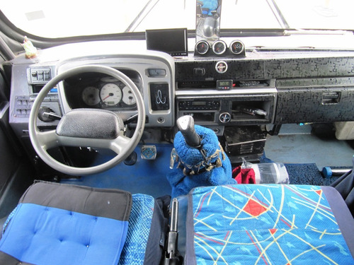 Autobus Daihatsu Super Delta V126