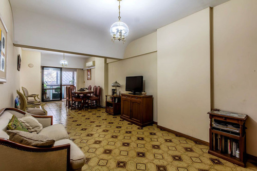 Venta Depto. Dos Ambientes Al Frente Con Balcón En Balvanera