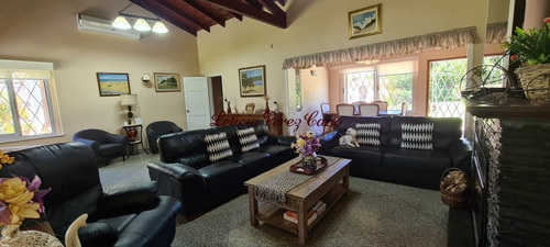 Casa En Venta En Jardines De Cordoba, Zona De Los Colegios 3 Dormitorios- Ref: 19355