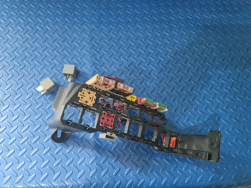 Caja De Relevadores Volkswagen Passat 1.8 L Turbo 2002 (Usado)