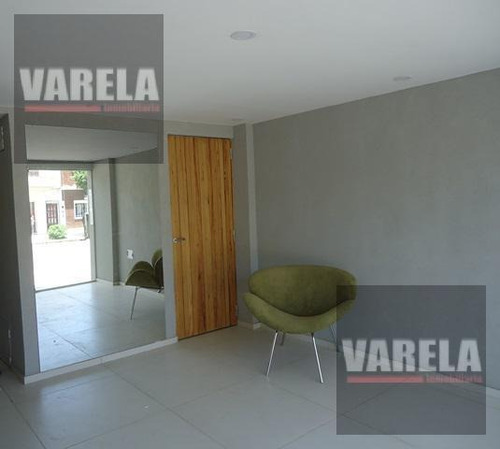 2 Amb. C/balcón Al Frente. A Nuevo. Bajas Expensas: Av. Cobo 555 Oportunidad!!