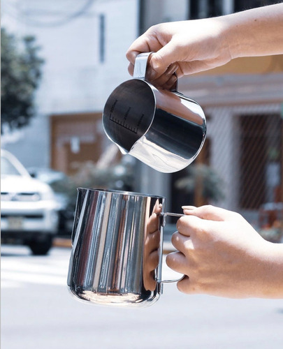 Imagen 3 de 4 de Jarra Barista 600 Ml Con Medidor En El Interior