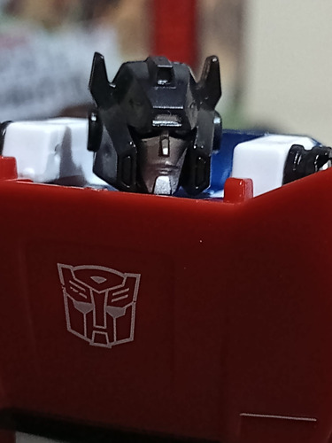 Transformers Kingdom Sideswipe
