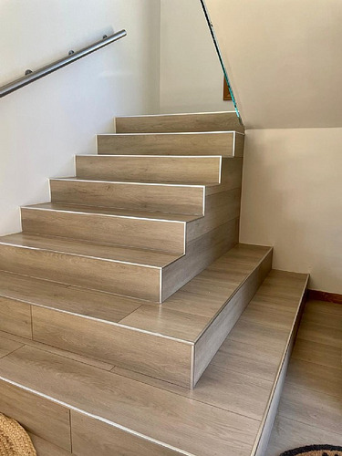 Parcela Con Moderna Casa Los Riscos Pucón